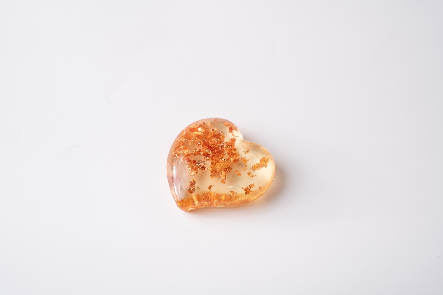 ديكور شكل قلب مصنوع من ريزن - الصورة 5